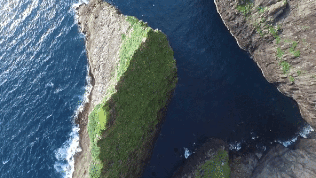 Picture 2 of A special lake located halfway between the sky and the sea.