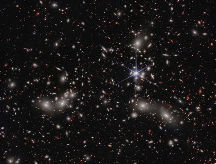 Picture 1 of Admire spectacular images of the universe through the James Webb telescope