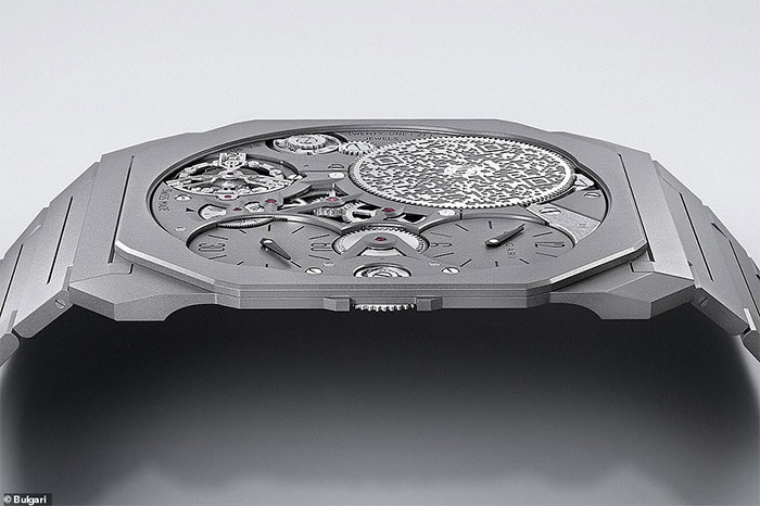 Picture 5 of Admire the world's thinnest mechanical watch