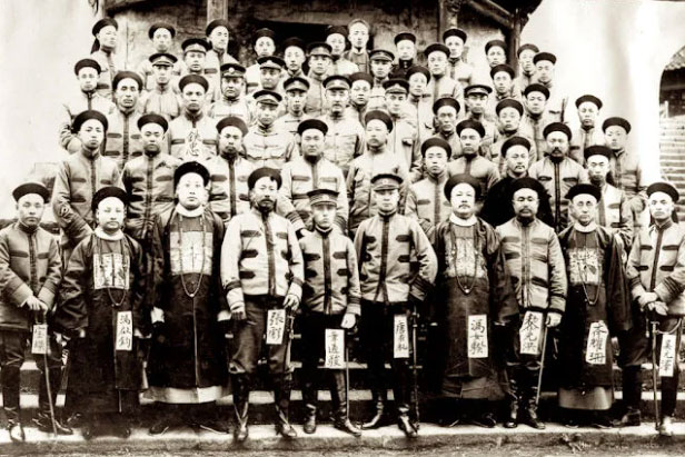 After the Qing Dynasty collapsed, where did the imperial guards who were responsible for protecting the emperor go? Picture 7