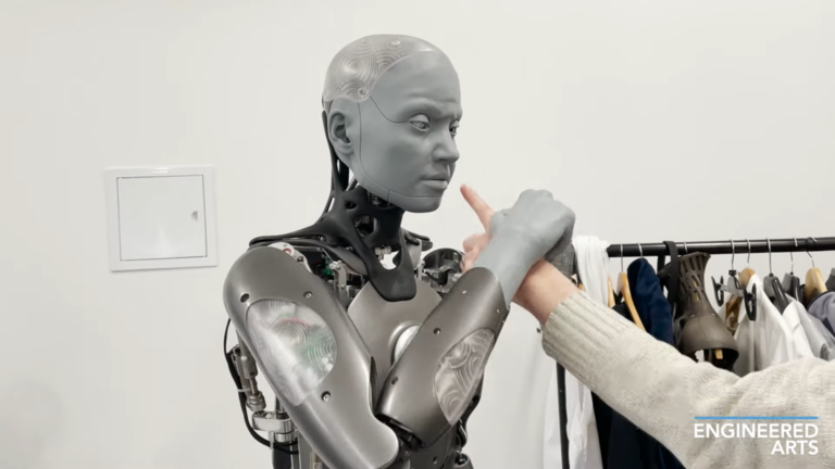 Picture 1 of Amazing reaction of a robot with a lifelike expression