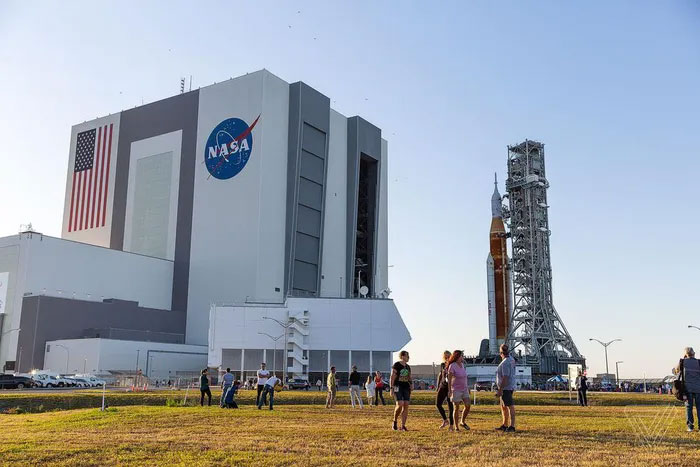 America's 2,875-ton 'machine' on the launch pad: Beating Saturn V, becoming the most powerful rocket in the world Picture 10