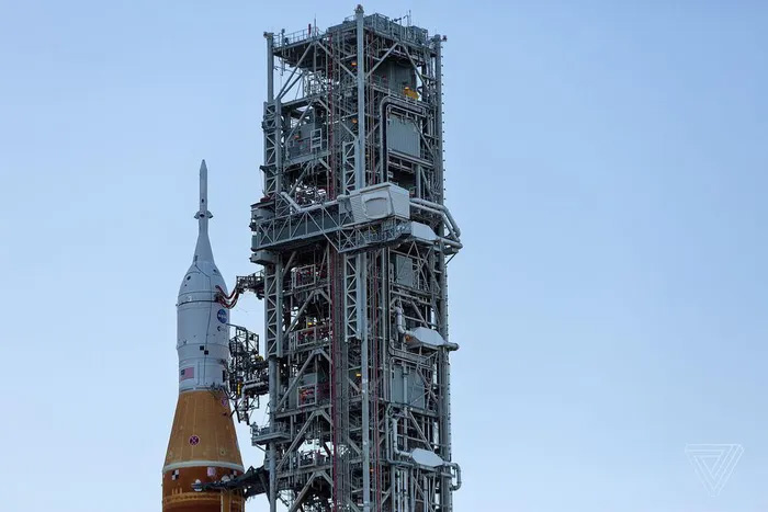 America's 2,875-ton 'machine' on the launch pad: Beating Saturn V, becoming the most powerful rocket in the world Picture 9