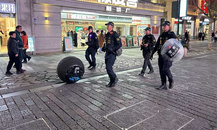 Amphibious Spherical Robot Helps Chinese Police Patrol Picture 1