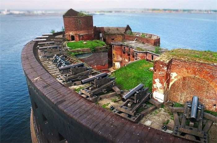 Picture 5 of An ancient fortress floating in the middle of the sea in Russia with a mysterious history attracts tourists