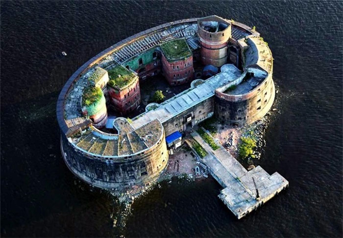Picture 9 of An ancient fortress floating in the middle of the sea in Russia with a mysterious history attracts tourists