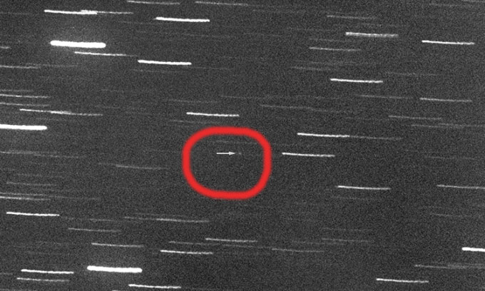 An asteroid as large as a house flies by 350,000km . from Earth Picture 1