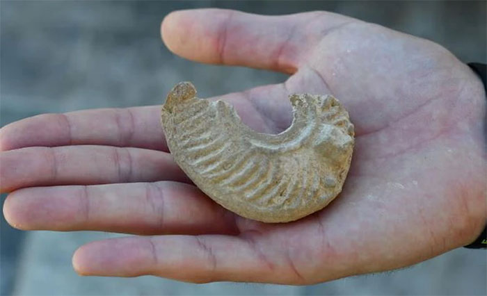 Picture 1 of An oil lamp used by Roman soldiers 1,600 years ago was discovered by a student