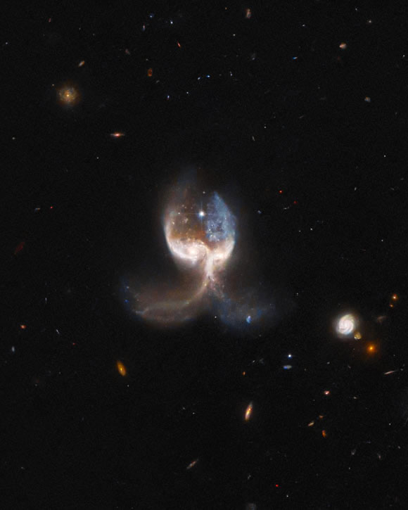 Angel Wings: Scary future when the galaxy containing the Earth collides Picture 1