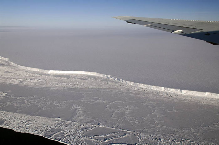 Picture 2 of Antarctica Wall: The Mystery Hidden Next to Earth!