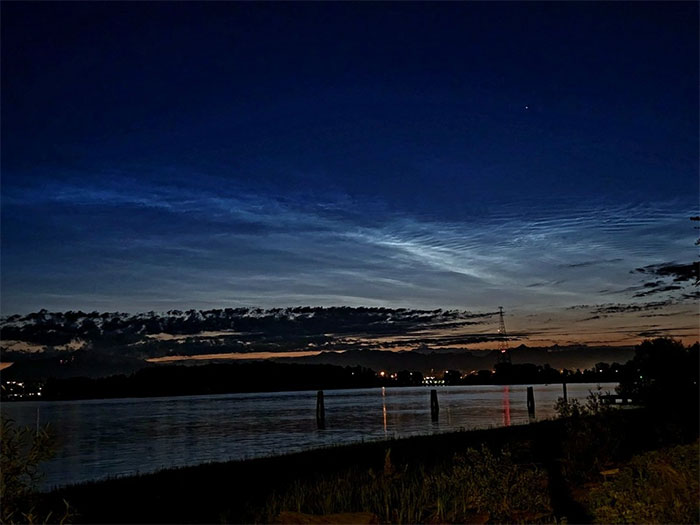 Picture 3 of Appears the rarest noctilucent cloud on Earth