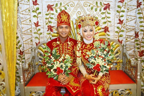 Picture 2 of Banning bathing, forced crying and strange wedding customs in the world