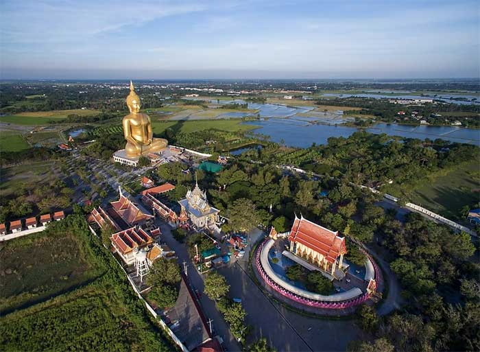 Picture 2 of Be amazed by the 12 tallest statues in the world.