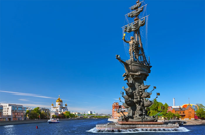 Picture 3 of Be amazed by the 12 tallest statues in the world.