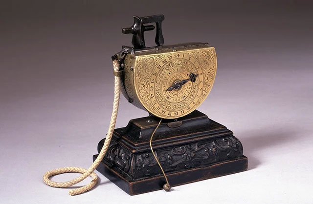 Before there was a clock, people knew how to use candles as an alarm Picture 6