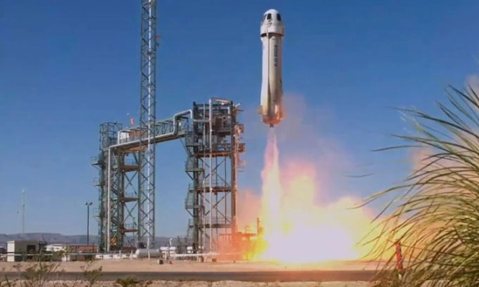 Picture 1 of Blue Origin carried 6 passengers to the edge of space after two years