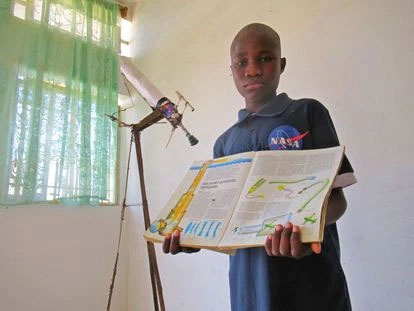 Boy builds telescope that can observe the surface of the Moon, with only wires and a few cans of soft drink Picture 1