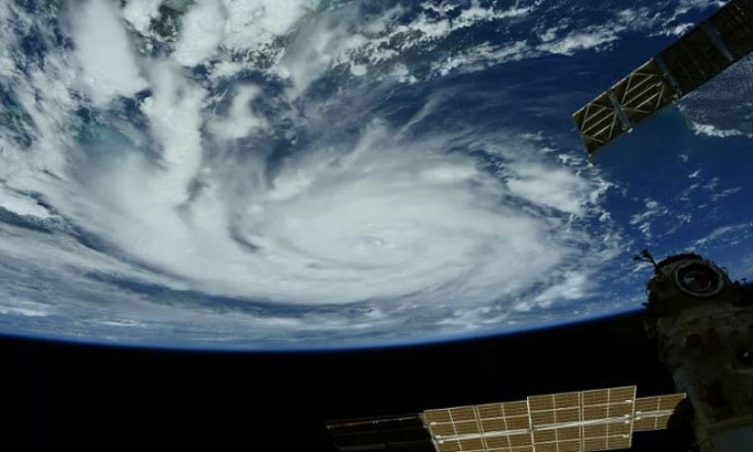 Picture 1 of Bubble screen - Technology can prevent hurricanes from hitting the US