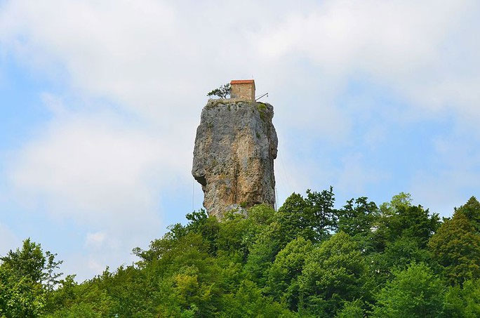 Picture 1 of Buildings built in unbelievable locations