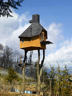 Picture 2 of Buildings built in unbelievable locations