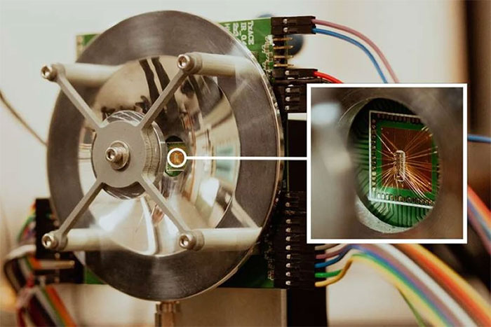 Picture 1 of Camera detects objects in low visibility conditions