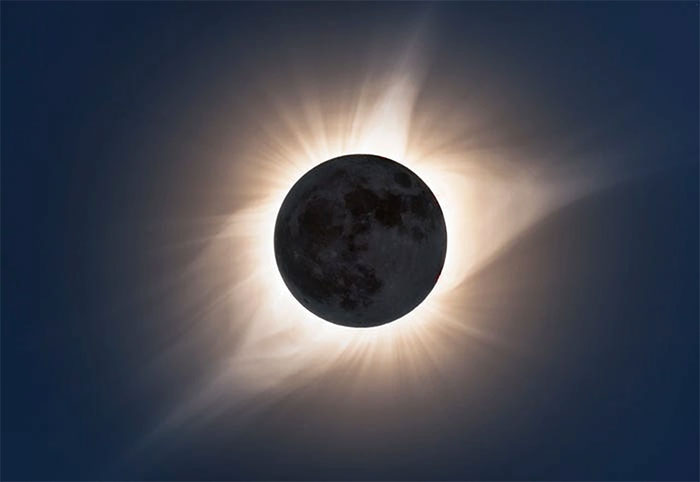 Picture 1 of Canada's Niagara region declared a state of emergency due to the solar eclipse