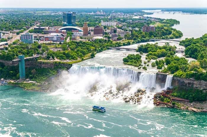 Picture 2 of Canada's Niagara region declared a state of emergency due to the solar eclipse