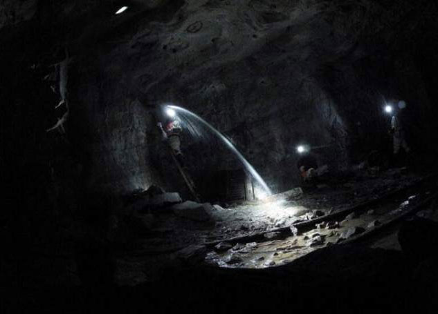 Picture 2 of Canadian expert tells the story of 'dose' drinking ancient water 2.64 billion years old: Very strange taste!