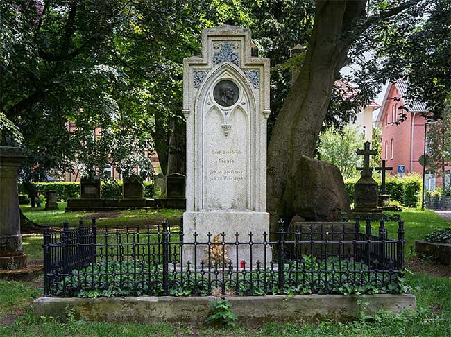 Picture 4 of Carl Gauss: Prince of mathematics solved an ancient problem with a history of more than 2,000 years in just one night