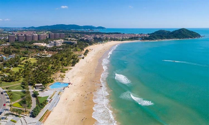 Picture 1 of China first discovered coastal 'singing sand'