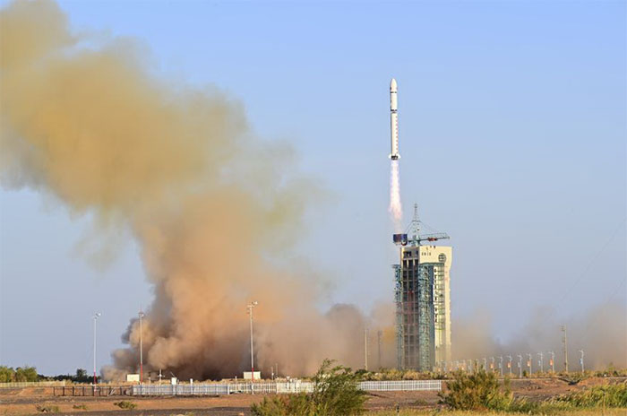 Picture 1 of China launches reusable and recoverable experimental satellite