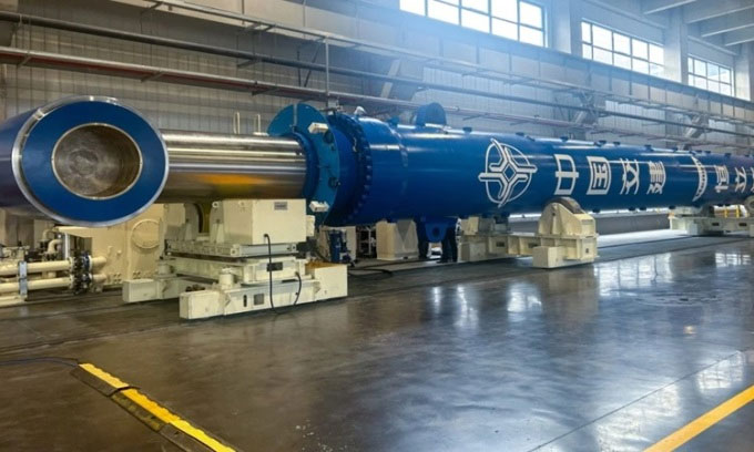 Picture 1 of China produces the world's most powerful hydraulic cylinder
