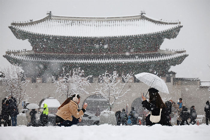 Picture 1 of China, South Korea face extreme winter