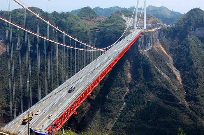 Picture 4 of China surprises the world by building a cable-stayed bridge 'above the clouds'