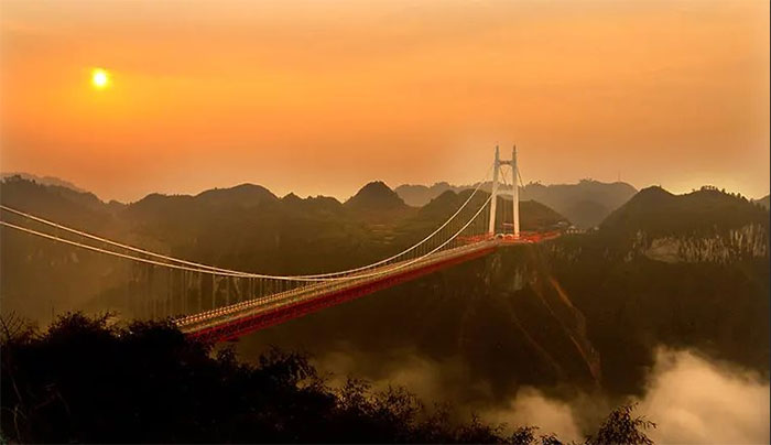 Picture 6 of China surprises the world by building a cable-stayed bridge 'above the clouds'