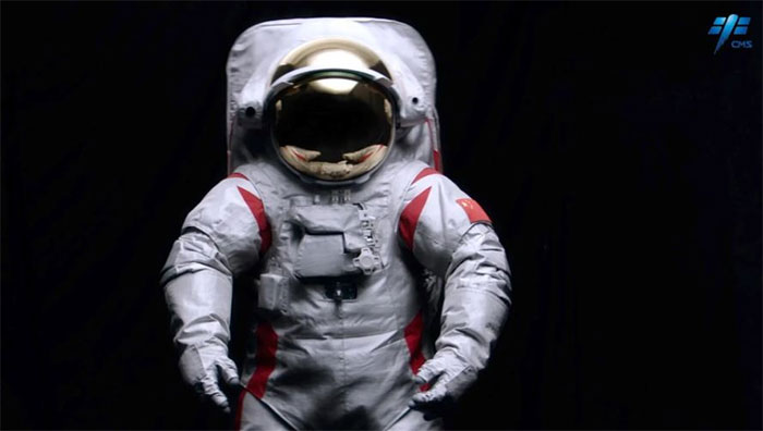 Picture 1 of China unveils first lunar landing spacesuit design