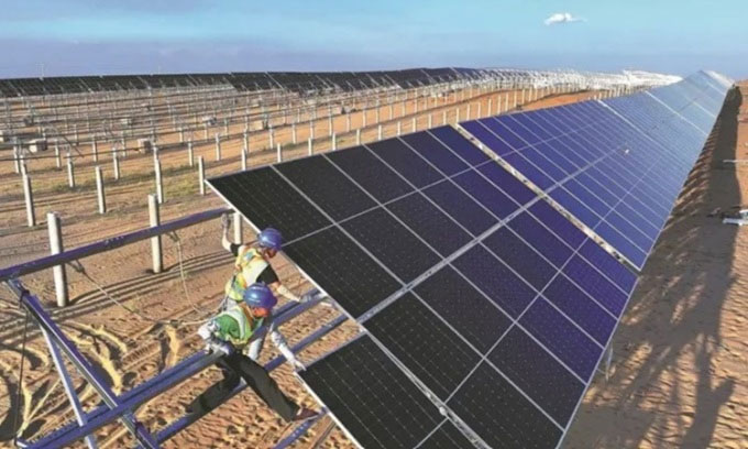 Picture 1 of China's 'Great Wall' of Solar Power