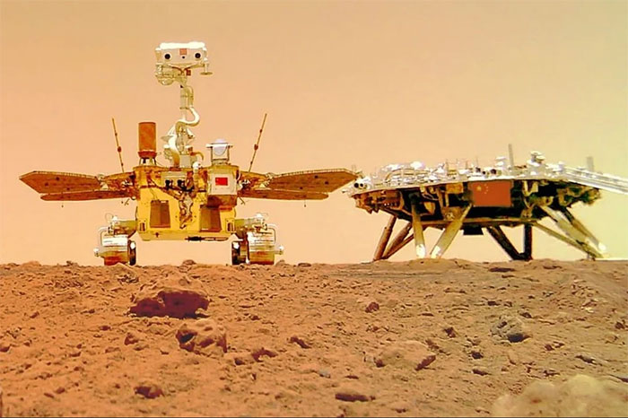 Picture 1 of China's Mars rover finds ancient ocean ruins