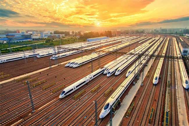 Picture 1 of China's most mysterious high-speed train: Carrying nothing but on a vital mission, only departing at night