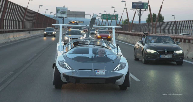 Close-up of a super sports car that can 'transform' into an airplane, costing up to 1 million USD Picture 11