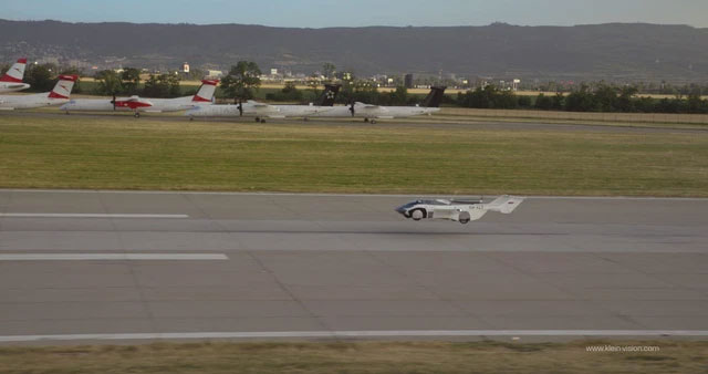 Close-up of a super sports car that can 'transform' into an airplane, costing up to 1 million USD Picture 13