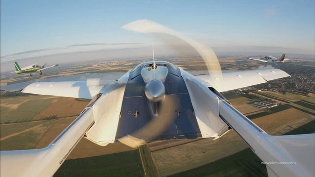 Close-up of a super sports car that can 'transform' into an airplane, costing up to 1 million USD Picture 14
