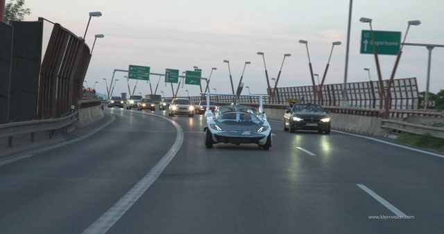 Close-up of a super sports car that can 'transform' into an airplane, costing up to 1 million USD Picture 15