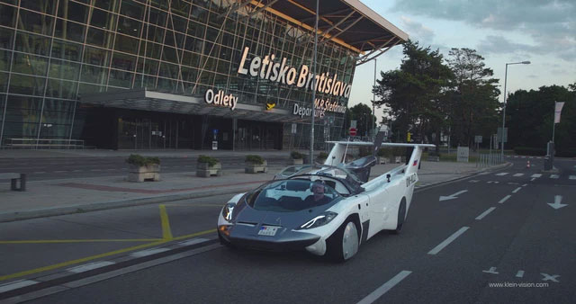 Close-up of a super sports car that can 'transform' into an airplane, costing up to 1 million USD Picture 5