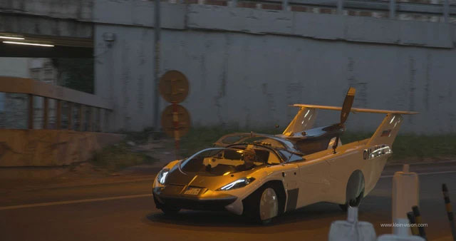Close-up of a super sports car that can 'transform' into an airplane, costing up to 1 million USD Picture 7