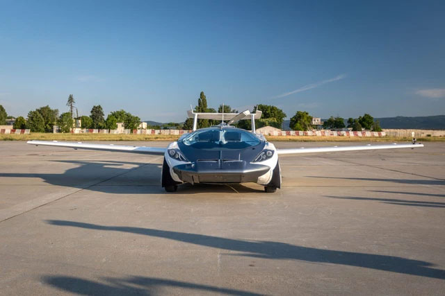 Close-up of a super sports car that can 'transform' into an airplane, costing up to 1 million USD Picture 9