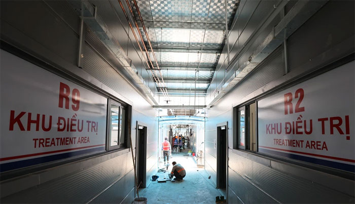 Picture 10 of Close-up of modern equipment and machinery inside the largest Covid-19 field hospital in Hanoi