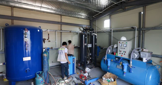 Picture 12 of Close-up of modern equipment and machinery inside the largest Covid-19 field hospital in Hanoi