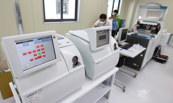 Picture 14 of Close-up of modern equipment and machinery inside the largest Covid-19 field hospital in Hanoi