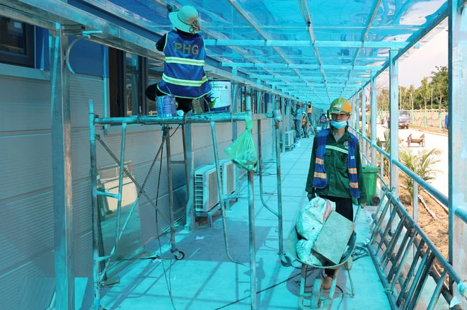 Picture 18 of Close-up of modern equipment and machinery inside the largest Covid-19 field hospital in Hanoi